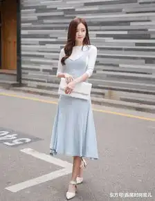 拥有高挑性感身姿的紧身裙美女,洒脱不羁,凸显气质美