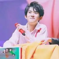 易烊千玺头像帅气女生微信头像图片大全