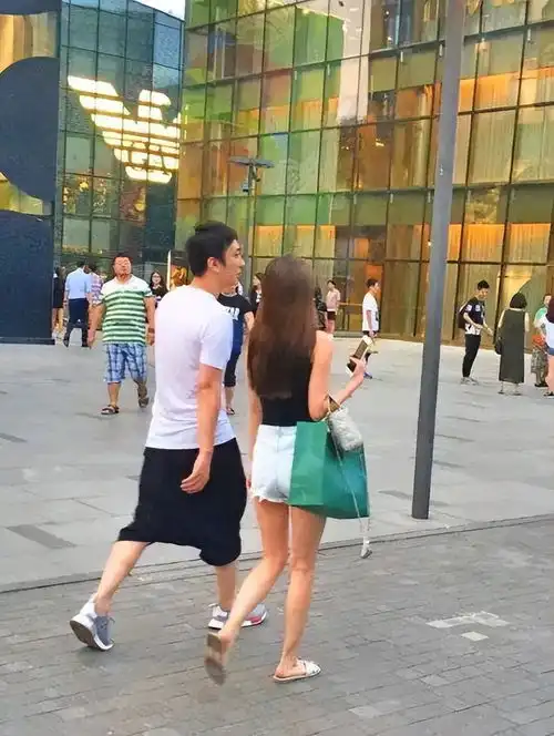 91大神屡屡得手,女孩为何情愿被他们摆布还是欲望惹的祸