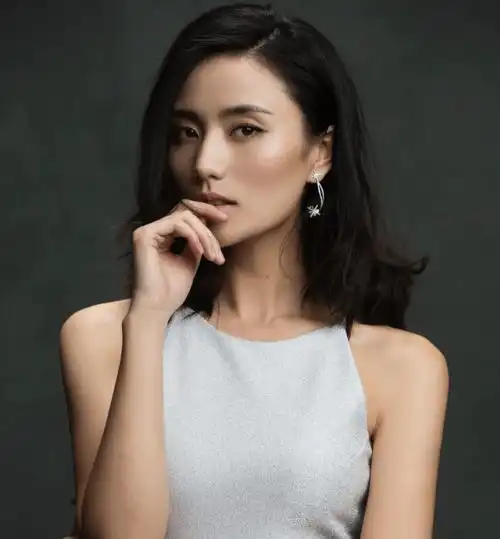 公布恋情一年,李亚鹏又寻新欢高调表白小19岁超模引热议