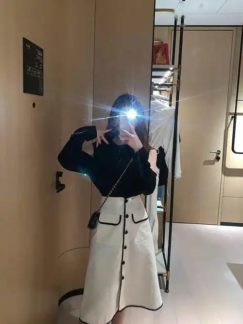 微胖女生的冷淡风高级感,一条衬衫裙就能搞定
