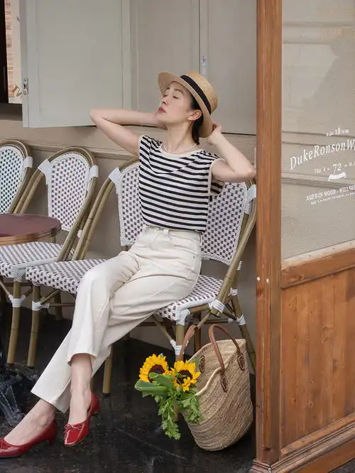 小个子女生入秋就这么穿,蓝色衬衫搭高腰裤又飒又美,显高又显瘦