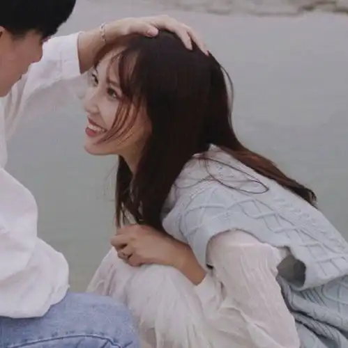 情侣头像众生皆苦唯你甜