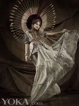 看明星怎么演绎t台look