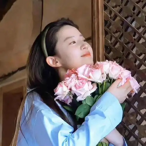 刘亦菲手捧花头像,为何出圈升职加薪真的有这么灵验美女鲜花网易订阅