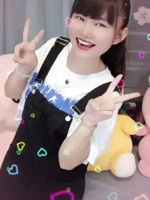 你不需要长得有多漂亮,也不需穿戴多昂贵,但一定要干干净净衣着得体,做到内心有爱脸上有光,灵魂有趣做个很哇塞的女孩