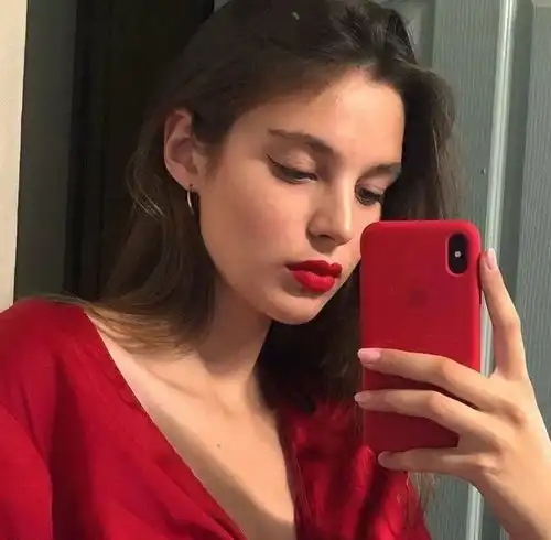 头像丨像满心向你只字不提