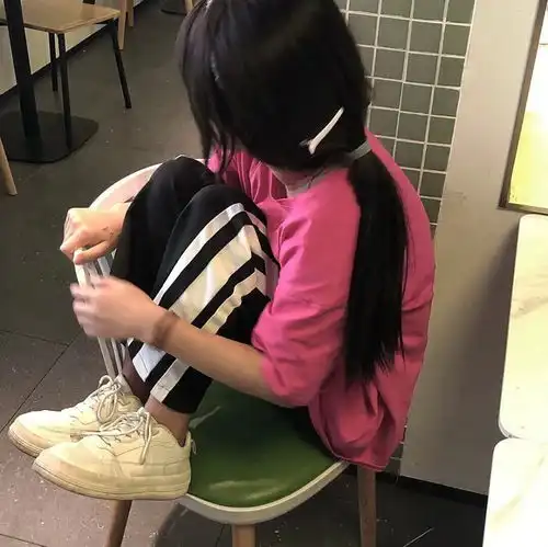 ins温柔挡脸女生头像