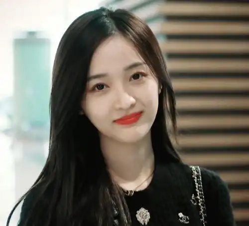 女星五月行程曝光,杨超越吴宣仪成综艺咖,只有她全程拍戏