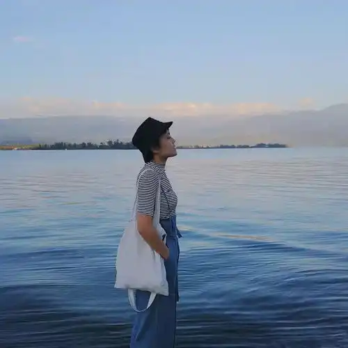 我在泸沽湖畔等你,你若不来,我怎敢老去
