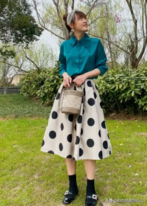 建议中年女人少穿这3种裙子,自带廉价感不说,还显老没气质