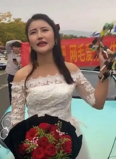 土豪女高调求婚肖战我投资5亿给你拍电影网友想红想疯了吧