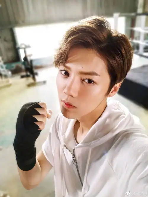 我这种脸型与五官如何化妆会好看点如何搭配穿着呢