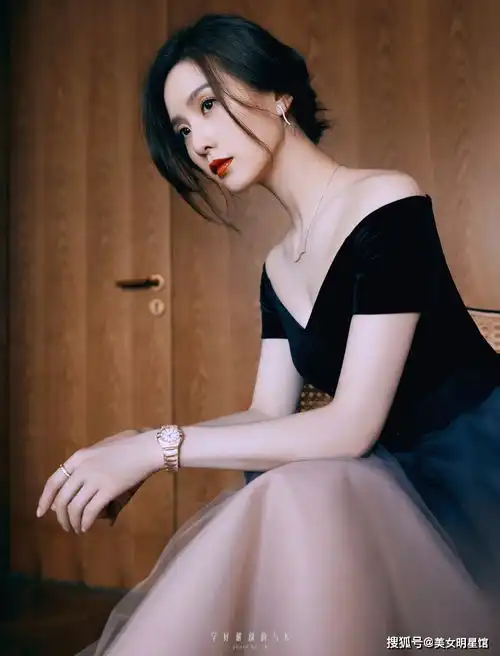 34岁刘诗诗,清新美丽身材有料,女神越来越有女人味了