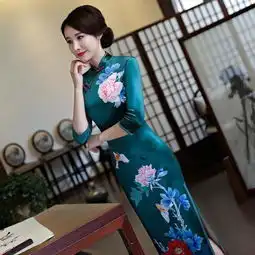 轻熟优雅,印花丝绒旗袍绽放都市女人味