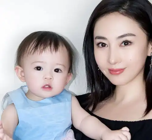可爱小女孩头像大眼睛洋