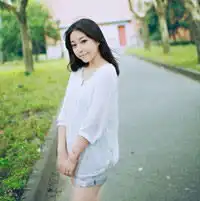 女生霸气qq头像唯美的女生裙角qq头像指着心脏说这里已换人