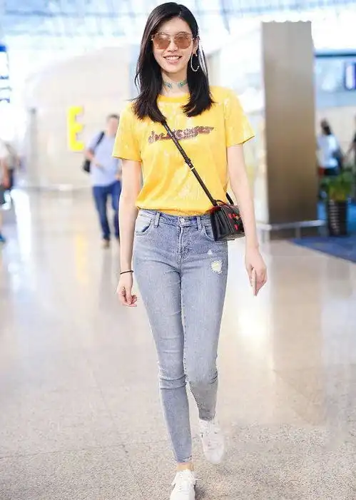 杨幂豁出去了将渔网当裙子,真替她捏把汗