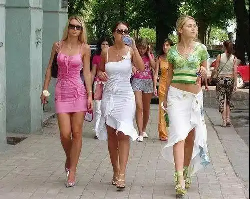 拍下几十张照片,带你了解乌克兰美女烂街愁嫁且以能来中国为傲