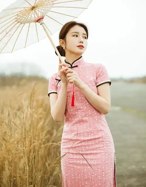 曾被你嫌弃的旗袍裙,如今却美到犯规,矮个子女生也能驾驭