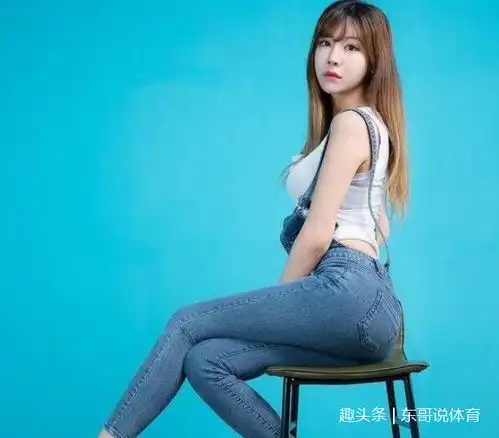 紧身打底裤的美女小姐姐自带优雅气质,很吸睛