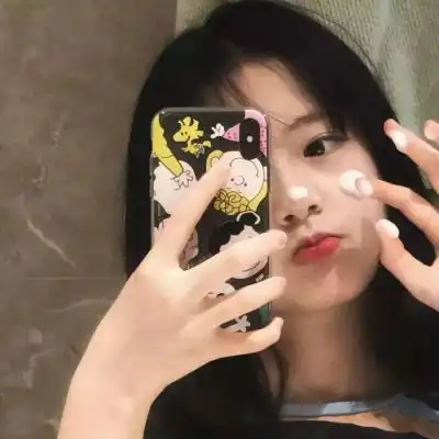 真人头像女生遮脸长腿街
