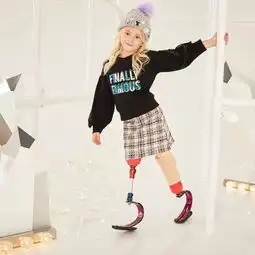 9岁小仙女双腿截肢却用笑容俘获世界,心向阳光,野蛮生长