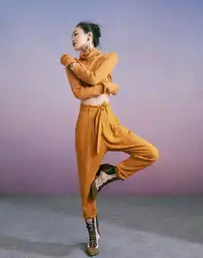 宋轶黑白红元素运动装现身机场,尽展青春少女感,哪里像是30岁