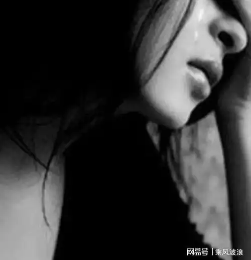 50岁退休女人的愚蠢开个棋牌室损失了一套房,无家可归声名狼藉