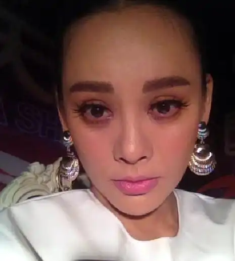 宁静嘟嘴卖萌郭德纲表情惊恐万分