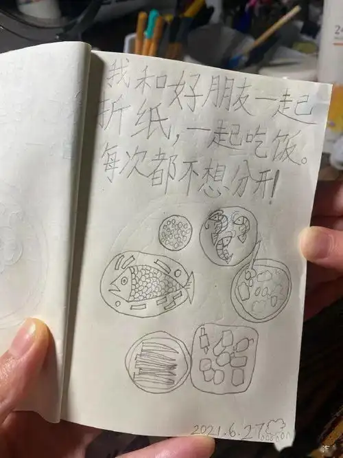 小女孩的记事本也太可爱了