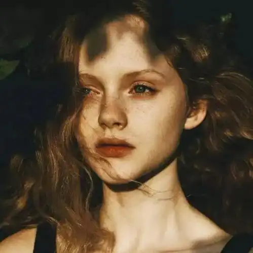 高级感头像欧美女生珠宝