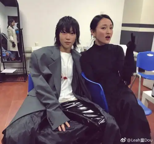 宋茜又偷穿老爸衣服oversize复古西装今秋走一波