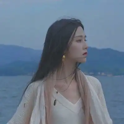 梦晚气质女头说爱的先不爱后动心的不死心