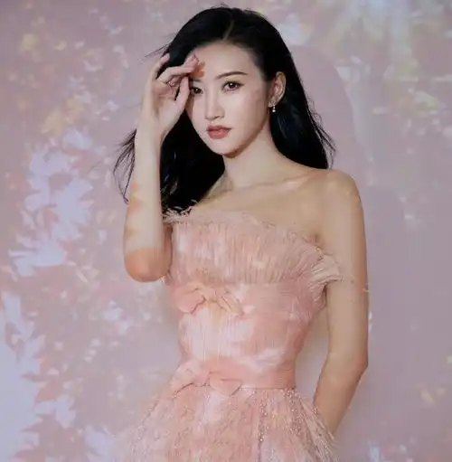 黑发女生气质头像张梓琳