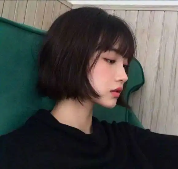 值得珍藏的温柔短句白天的理性总是在夜里翻了船
