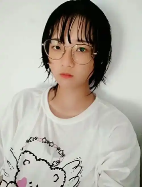 重庆一职业教育中心15岁女生坠楼后身亡家属学校拒绝提供原始生活轨迹视频