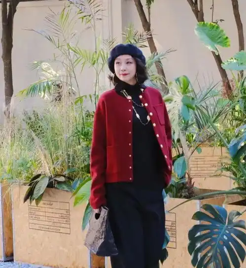 四五十岁的中年女人如何优雅过冬学她,优雅的同时又显年轻