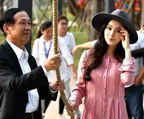 范冰冰手指天空霸气侧漏淑女风粉裙显甜美