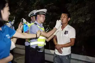 美女警花变身网红主播直播酒驾