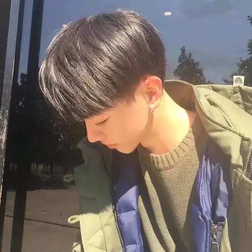 女孩侧脸头像竖屏壁纸半