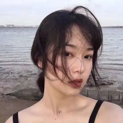 高冷露肩女头爱来的多自然