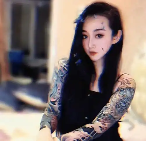 又一位机车女网红去世,年仅28岁,生前满身纹身被指品行不端