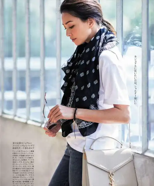 这才是中年女人最美的穿搭,时髦优雅不失女人味,成熟大气又高级