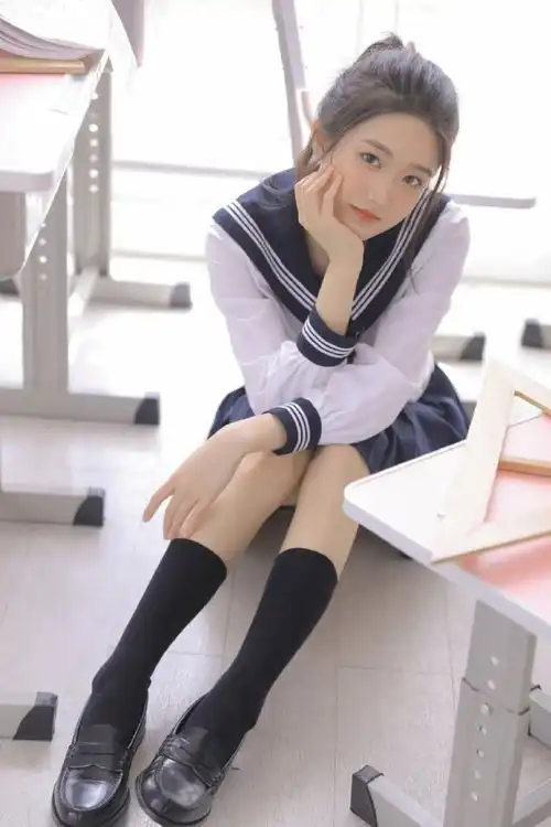 日系美女小清新jk制服性感写真图片