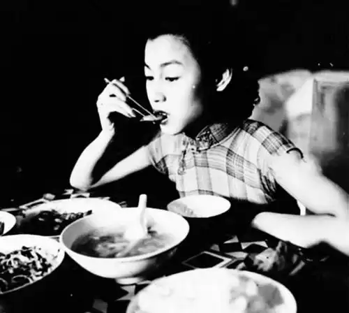 川军排长离家抗日,与妻子分别60年,80岁结婚时才知她是枕边人