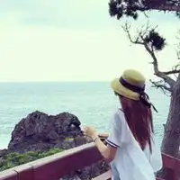 百合花丛中美女背影头像微信头像图片大全