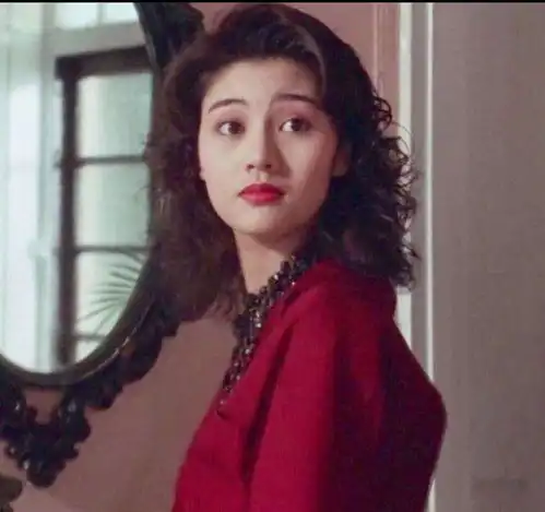 52岁李嘉欣突发疾病进icu,称捡回一命,评论区却难见安慰