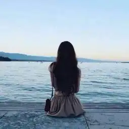 夕阳下的背影女生头像长