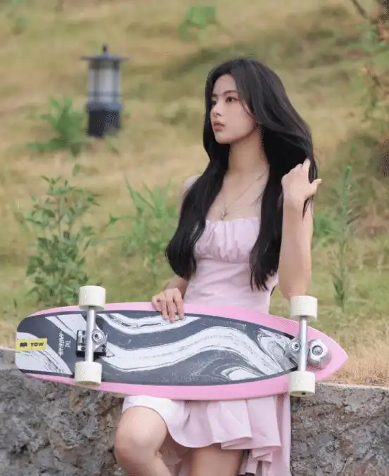 24岁的杨超越还真是满满胶原蛋白穿上可爱的小裙子,绝对的少女